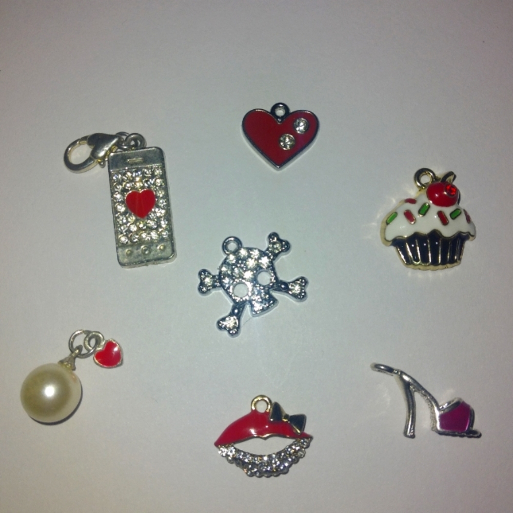BETSEY JOHNSON CLASSIC CHARMS